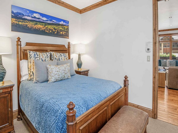 Vail 5 Bedroom Luxury Ski Vacation Condo - Sleeps 10 Guests
